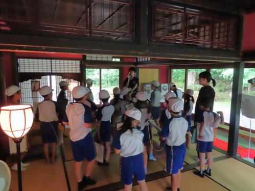 資料館見学(座敷)