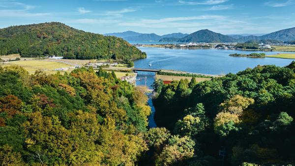 久々子湖から浦見川へ向かう遊覧船