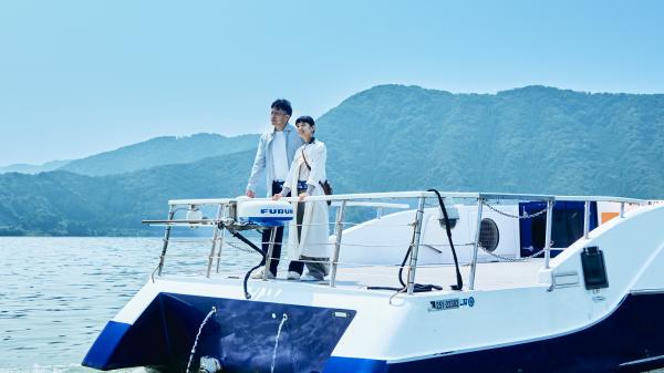 遊覧船デッキから360°パノラマビューを望む