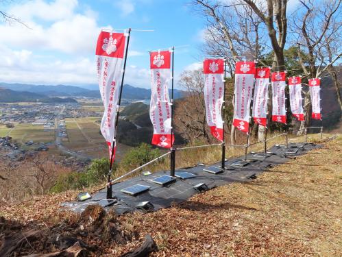 「豊臣兄弟躍動の地」PR幟旗新調(国吉城址本丸跡にて)